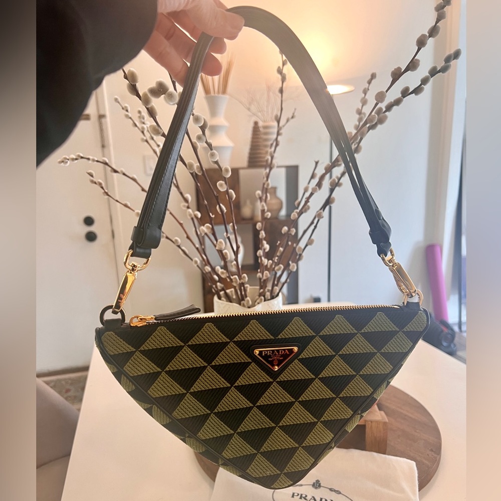 💯 authentic Prada bag